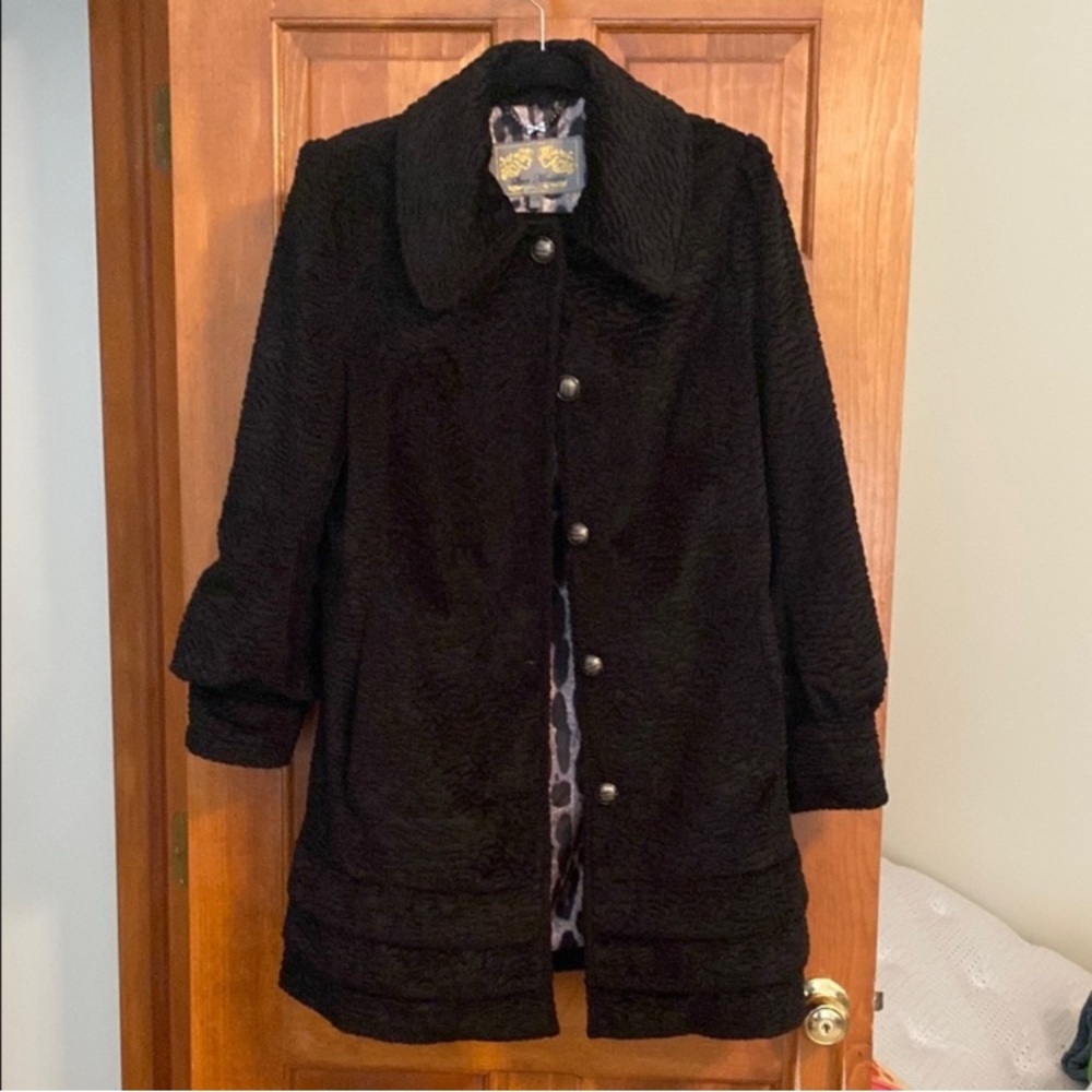 Steve Madden Ladies Black Jacket Coat MidLength Button Front Animal Print Lining